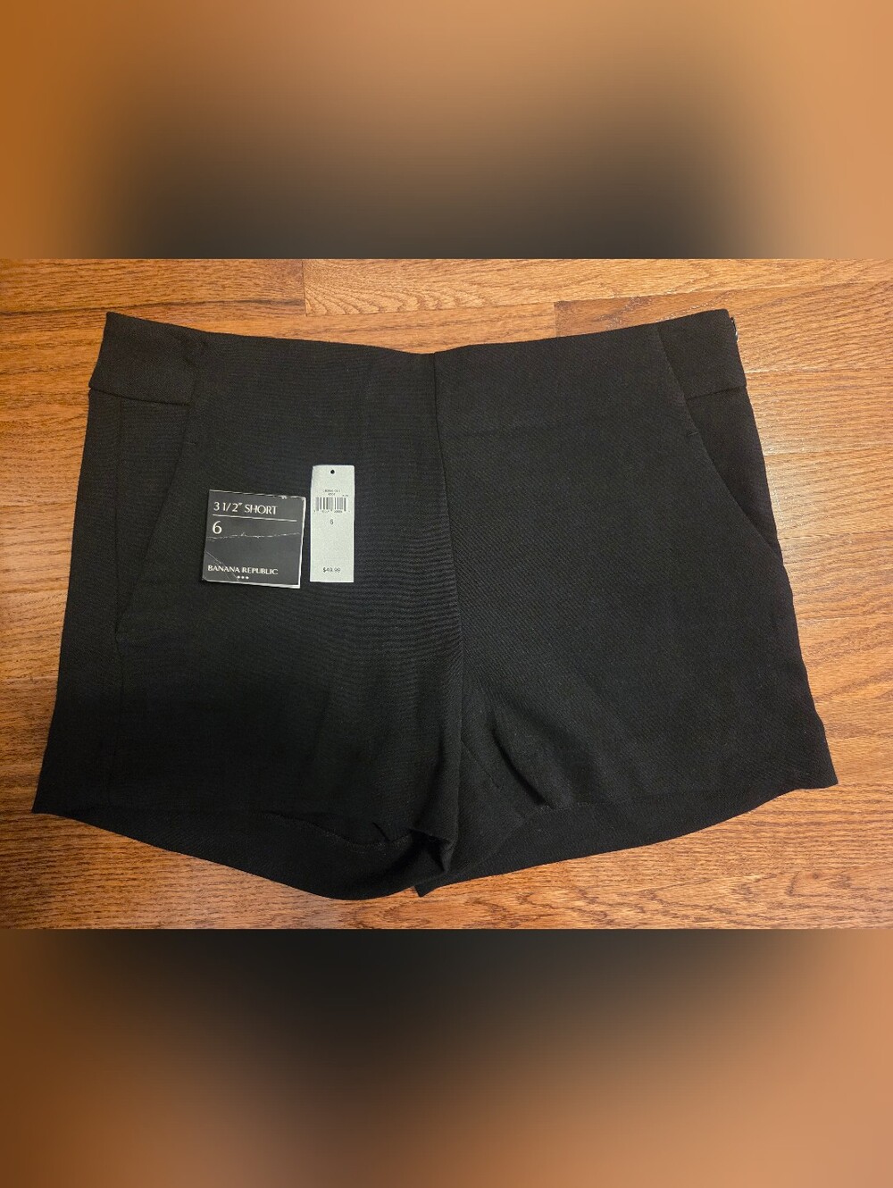Banana Republic Women's Black 3 1/2" Shorts - Size 6